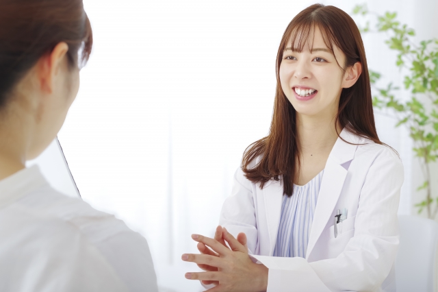 目の下にたるみができる原因