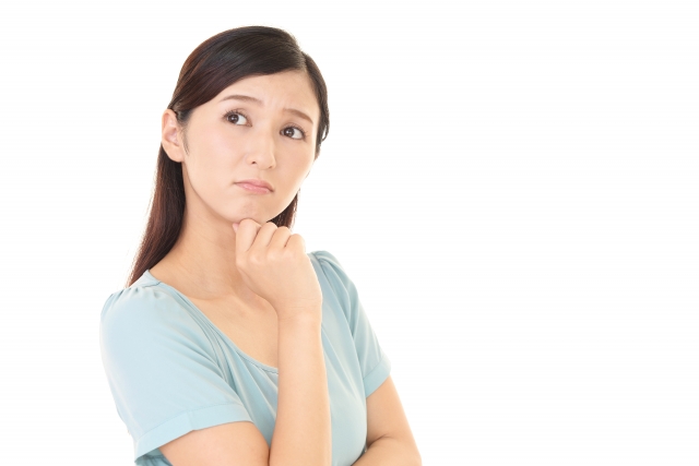 肝臓の病気になると目の下にクマができる？